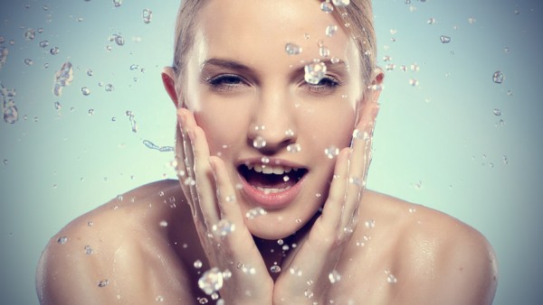 Có nên dùng nước muối khi bị dị ứng da mặt?